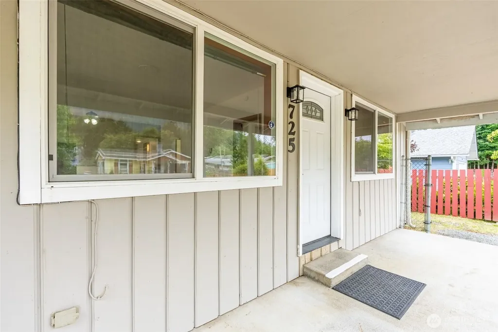 725 W Main Avenue Morton WA 98356