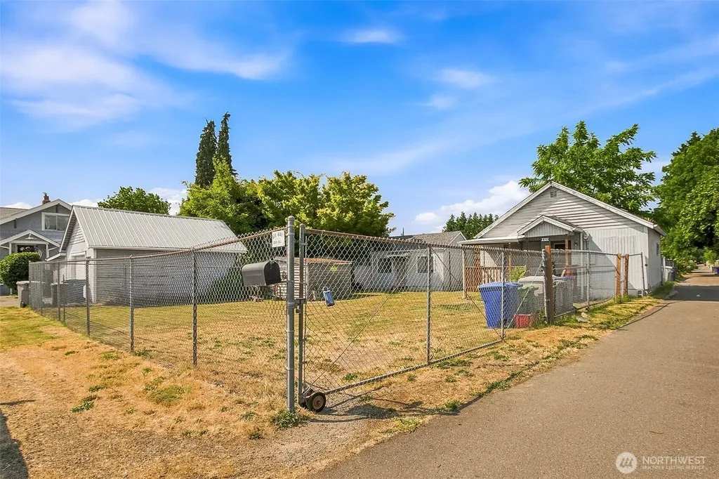 810 N 4th Street Renton WA 98057