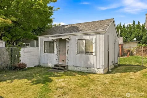 810 N 4th Street Renton WA 98057