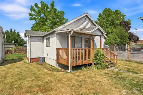 810 N 4th Street Renton WA 98057