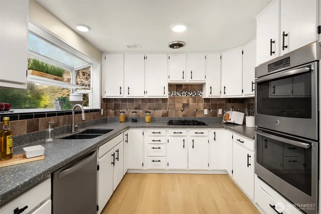 5702 218th Street SE Woodinville WA 98072