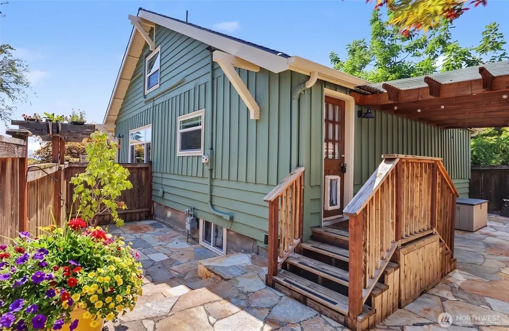 1326 N 40th Street Seattle WA 98103