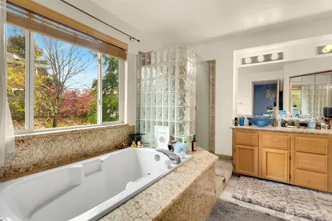 836 SW 345th Street Federal Way WA 98023