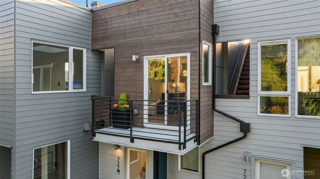 727 Belmont Avenue E Seattle WA 98102