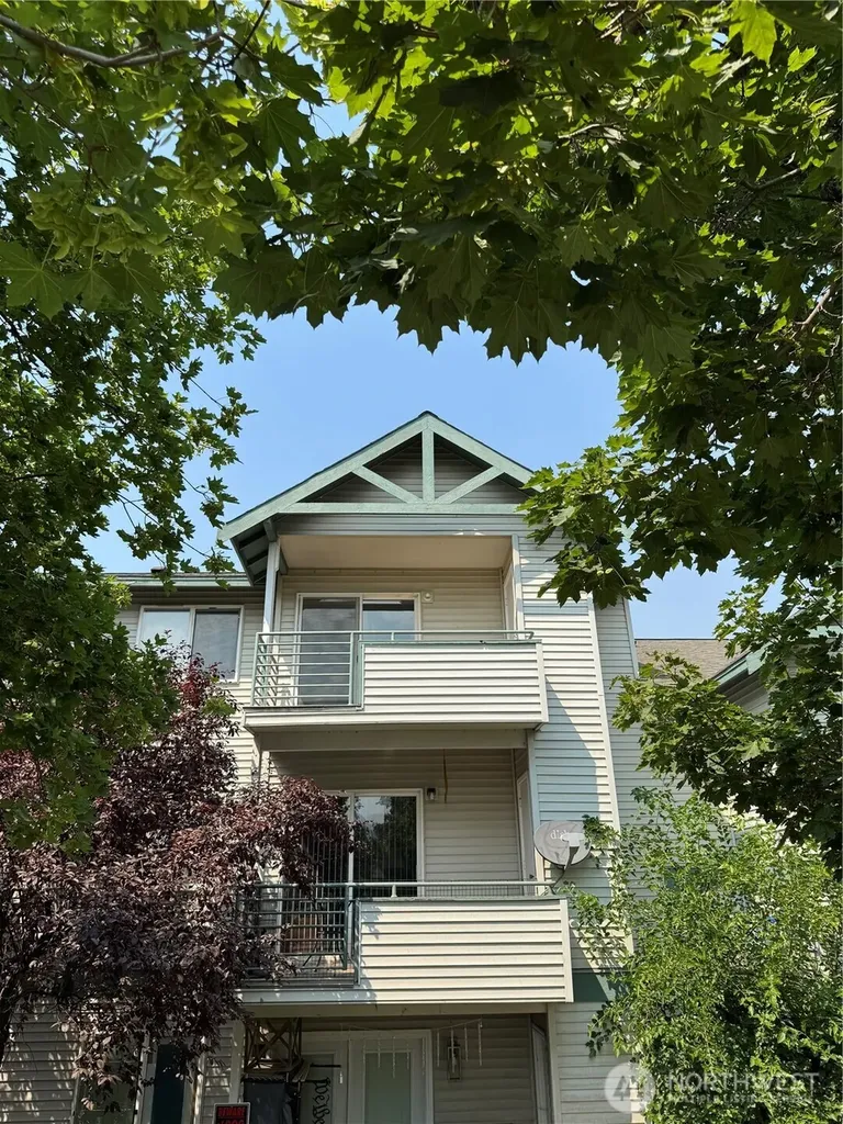 667 4th Street NE East Wenatchee WA 98802