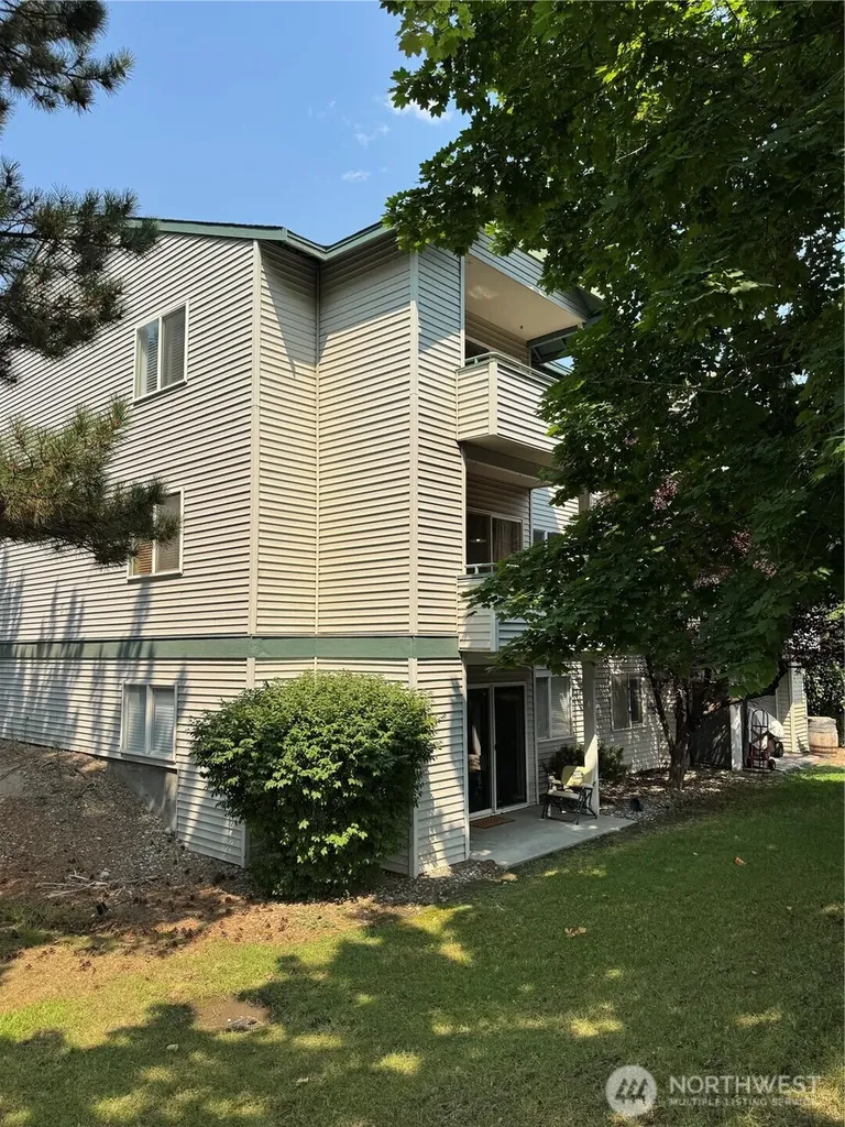 667 4th Street NE East Wenatchee WA 98802