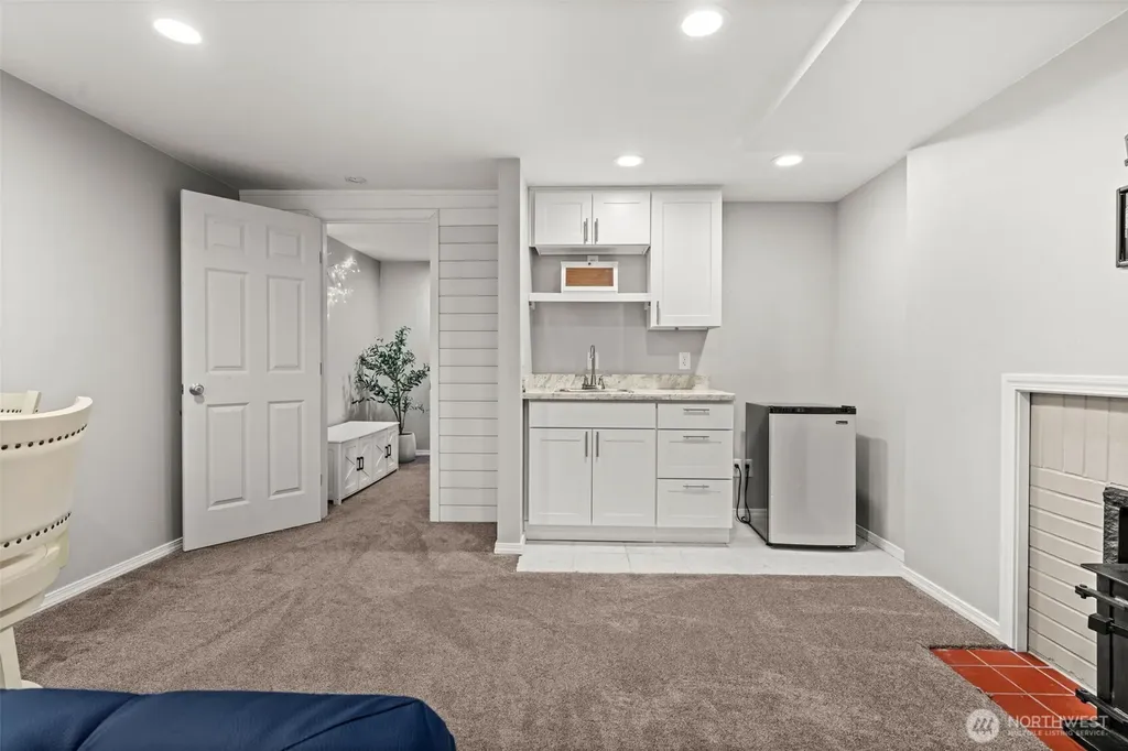 7811 Zircon Drive SW Lakewood WA 98498