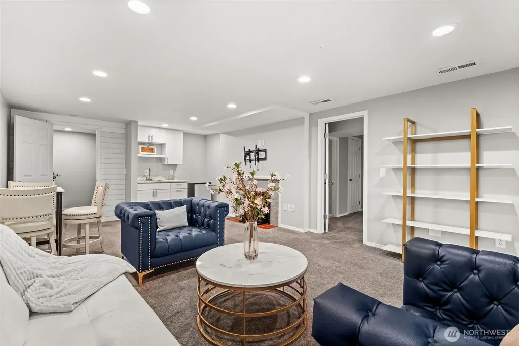 7811 Zircon Drive SW Lakewood WA 98498