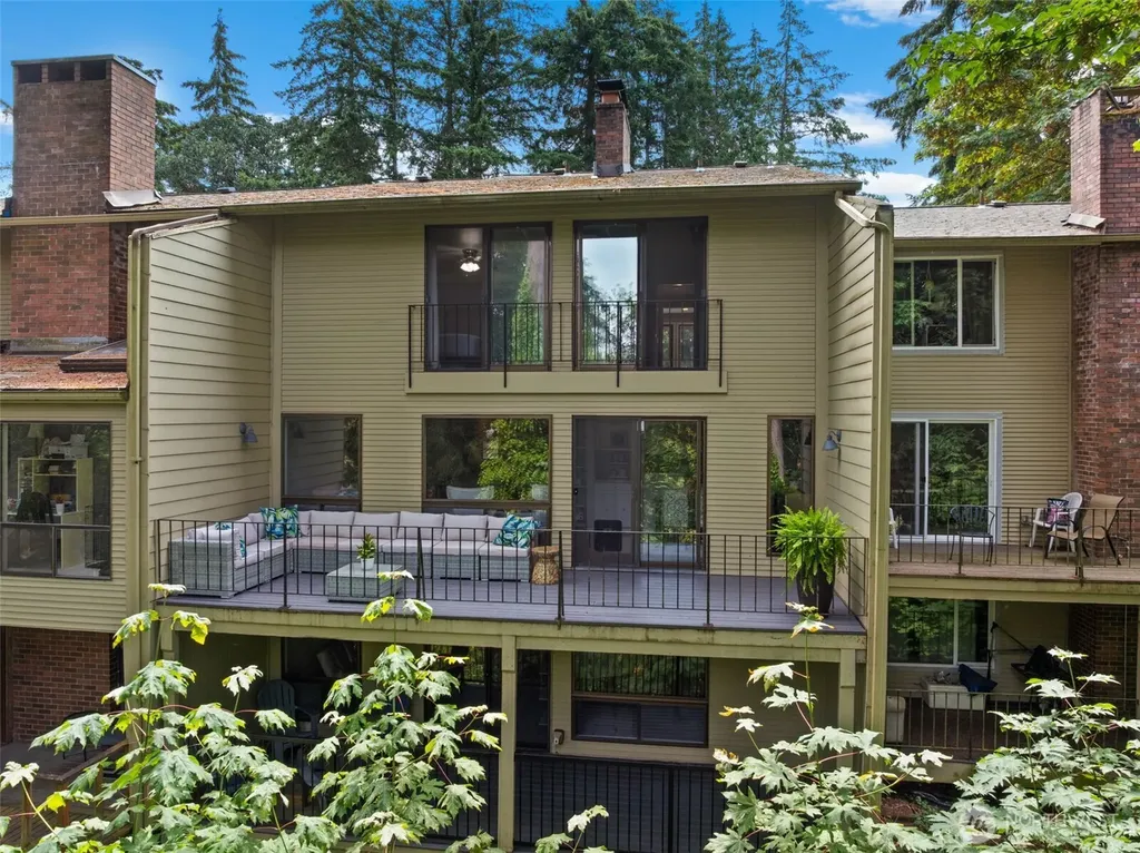 7811 Zircon Drive SW Lakewood WA 98498