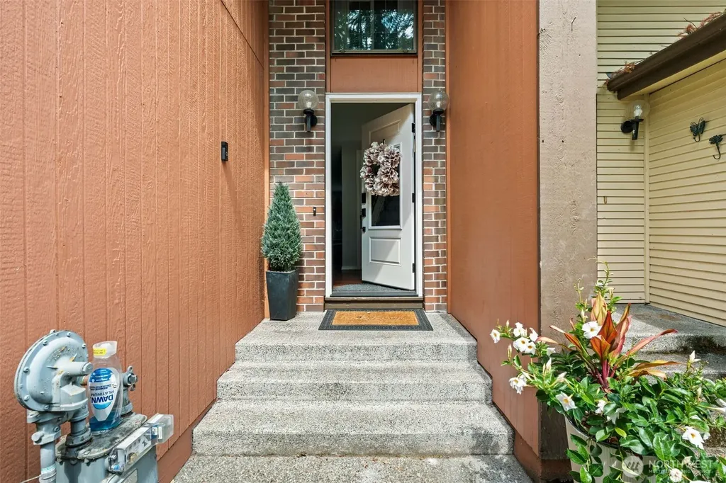 7811 Zircon Drive SW Lakewood WA 98498