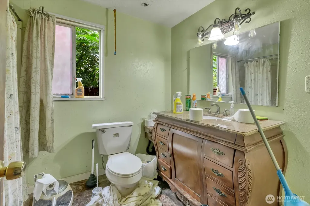 8522 29th Street W University Place WA 98466