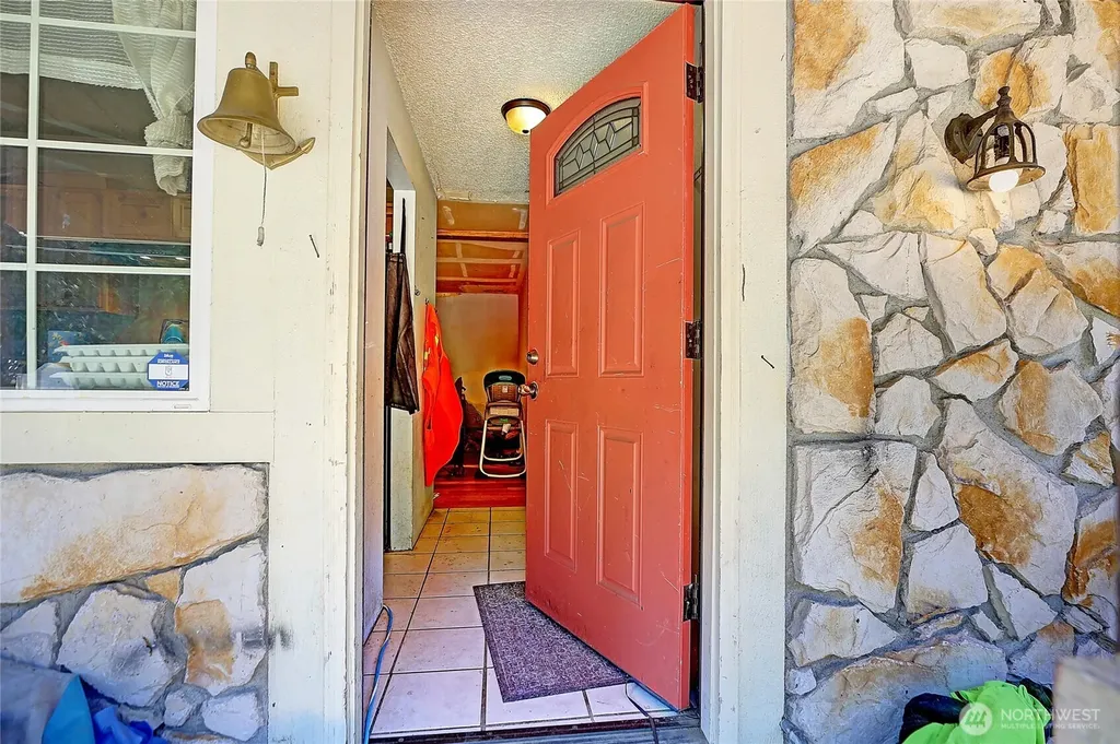2784 El Camano Street Camano Island WA 98282
