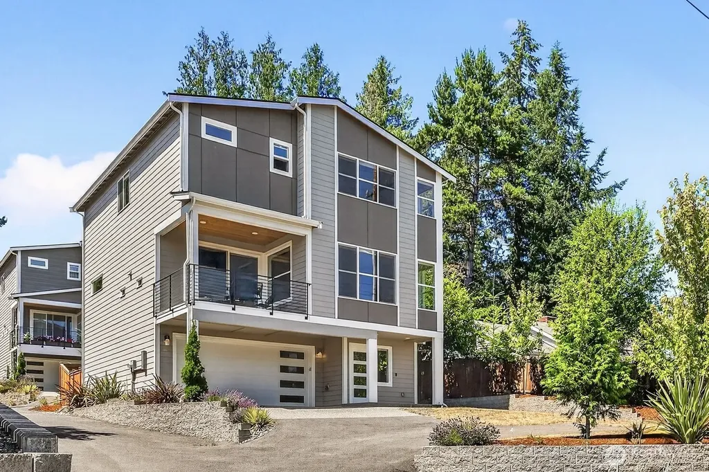 17051 8th Avenue NE Shoreline WA 98155