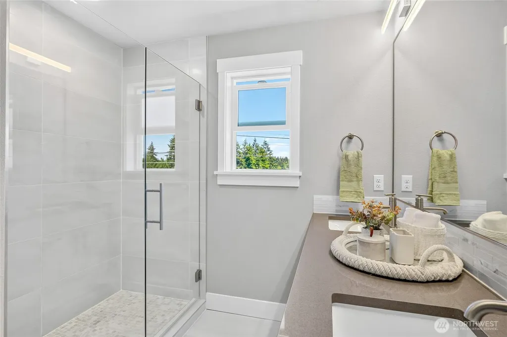 17051 8th Avenue NE Shoreline WA 98155