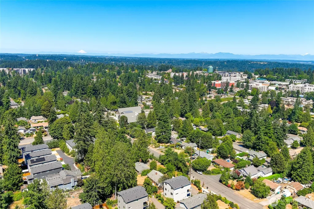17051 8th Avenue NE Shoreline WA 98155