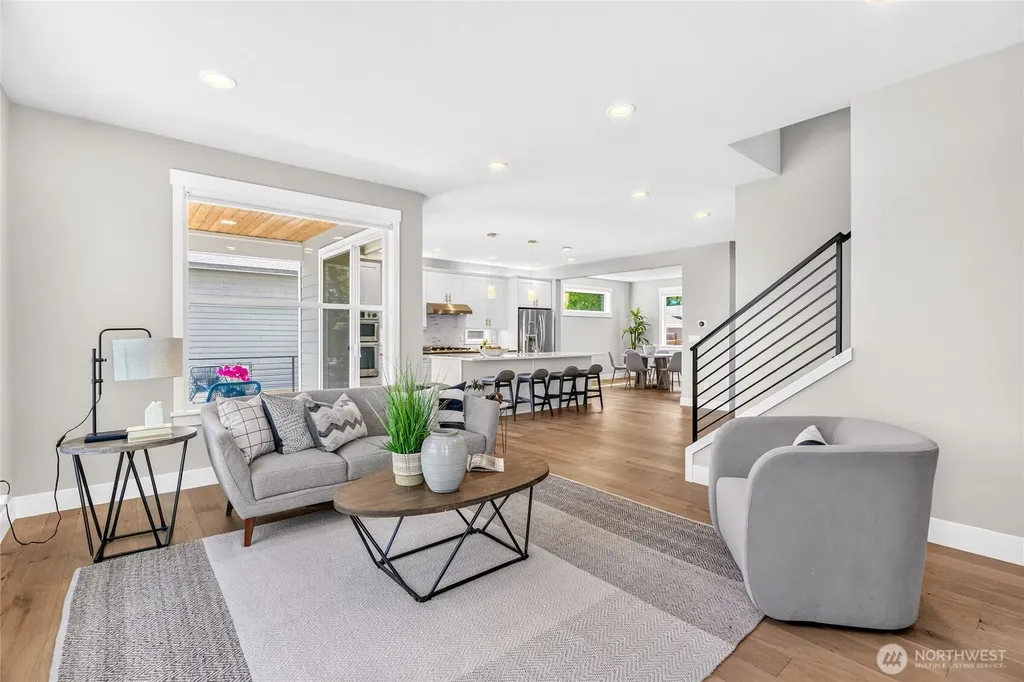 17051 8th Avenue NE Shoreline WA 98155