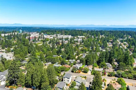 17051 8th Avenue NE Shoreline WA 98155
