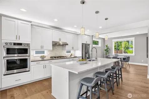 17051 8th Avenue NE Shoreline WA 98155