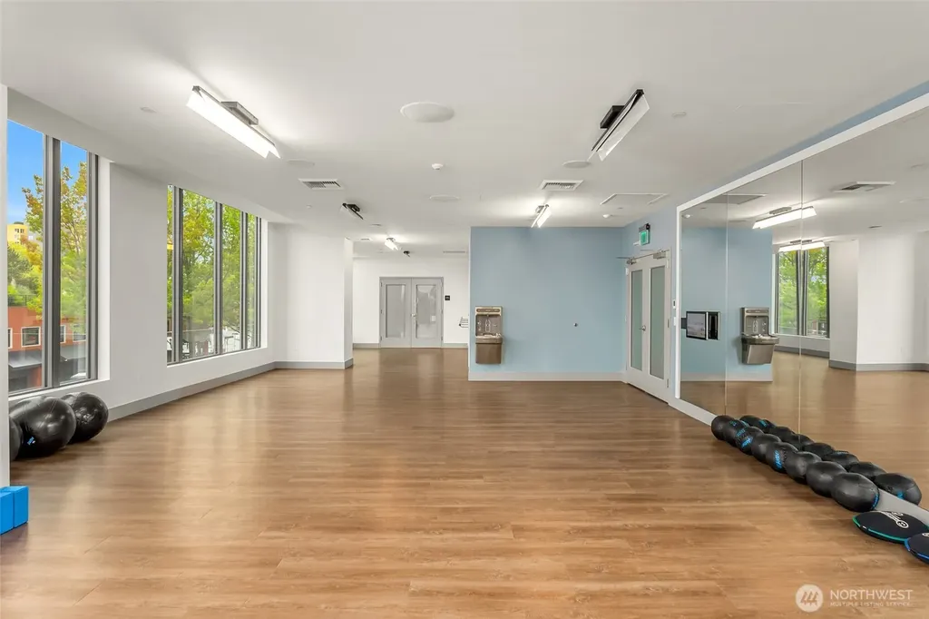 2510 6th Avenue Seattle WA 98121