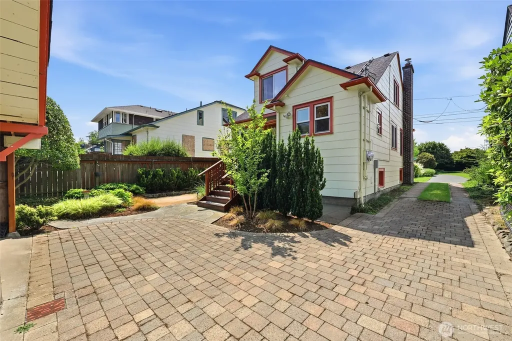 2316 41st Avenue SW Seattle WA 98116