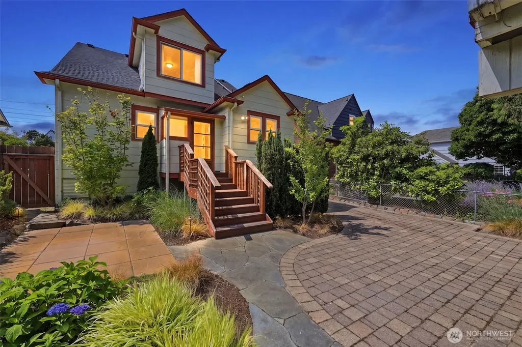 2316 41st Avenue SW Seattle WA 98116