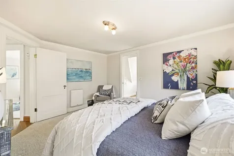 2316 41st Avenue SW Seattle WA 98116