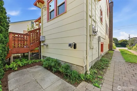 2316 41st Avenue SW Seattle WA 98116