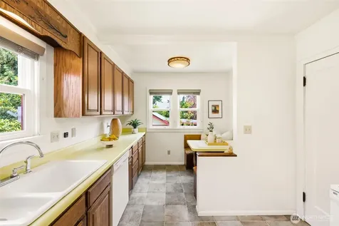 2316 41st Avenue SW Seattle WA 98116
