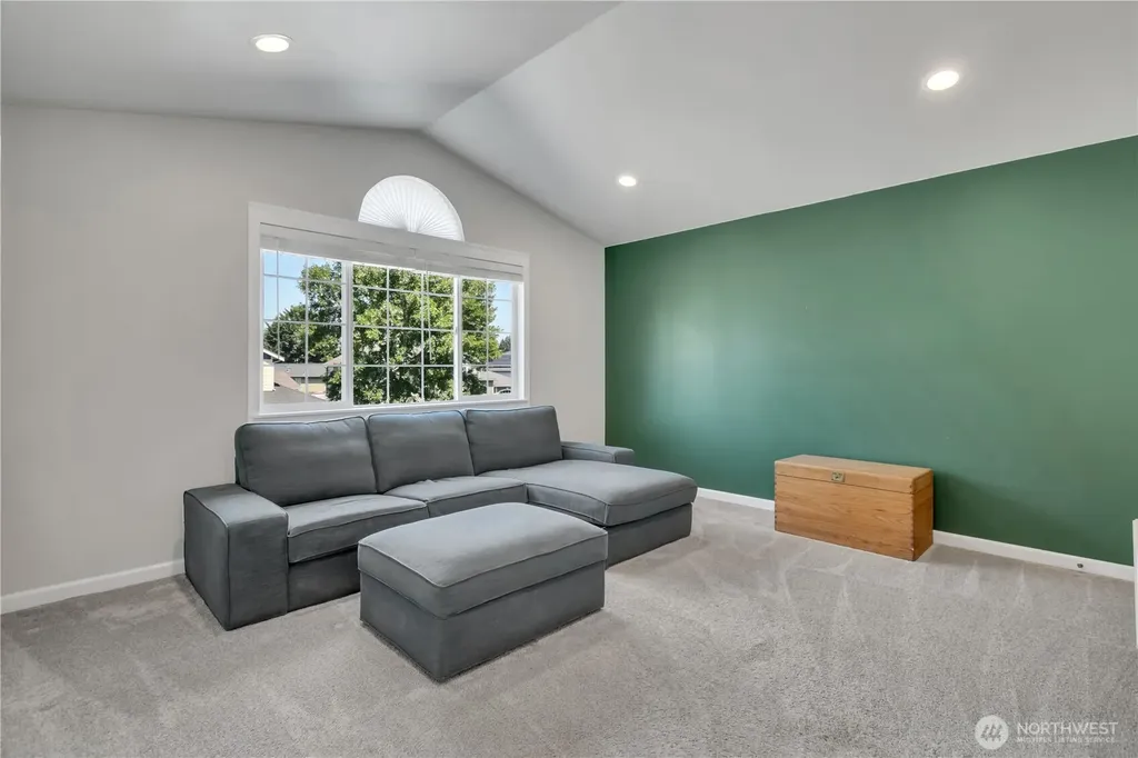 5620 Evergreen Loop SE Auburn WA 98092