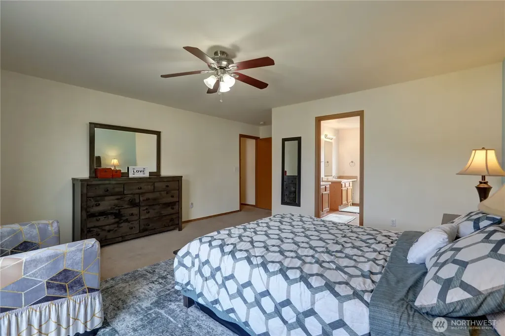 29704 SE 217th Pl SE Kent WA 98042