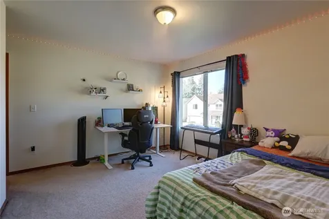 29704 SE 217th Pl SE Kent WA 98042