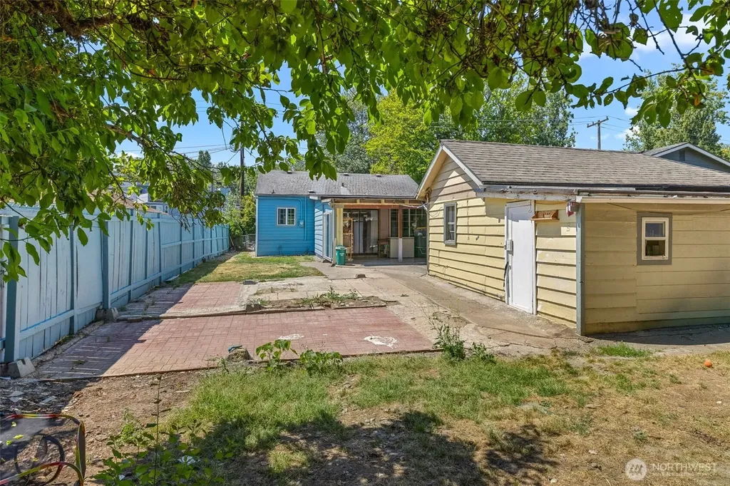 9344 52nd Avenue S Seattle WA 98118