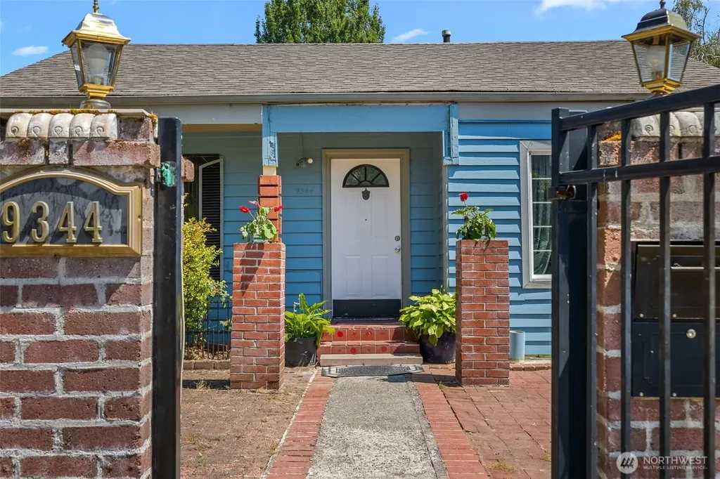 9344 52nd Avenue S Seattle WA 98118