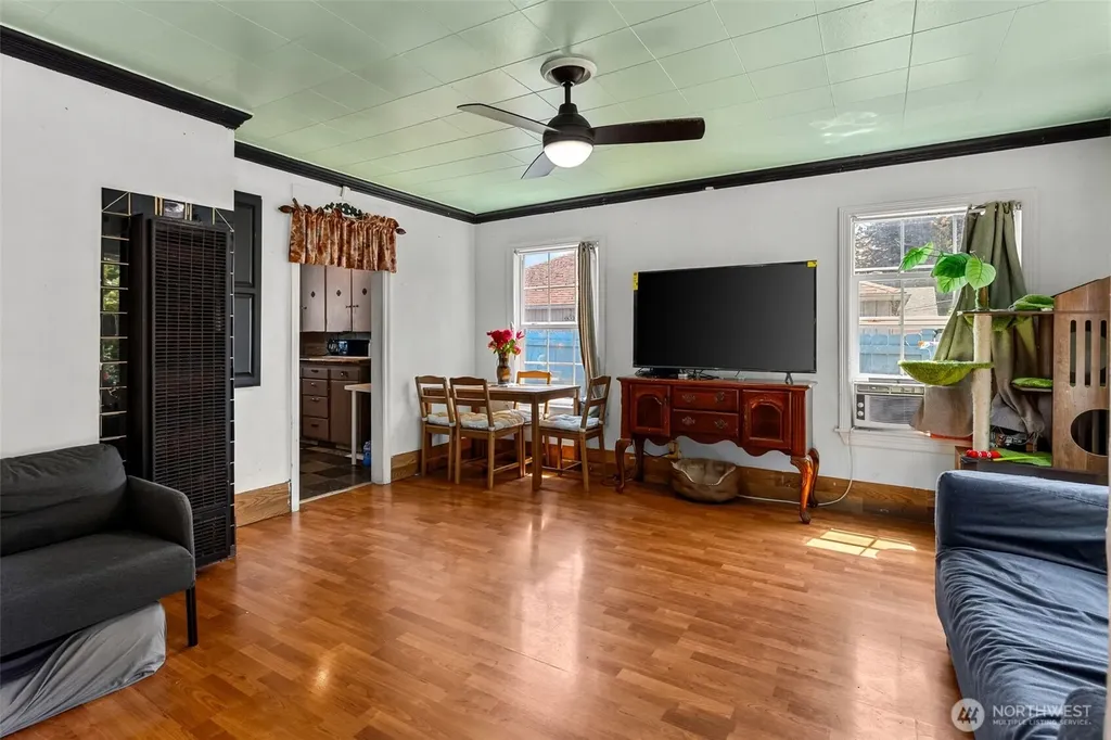 9344 52nd Avenue S Seattle WA 98118