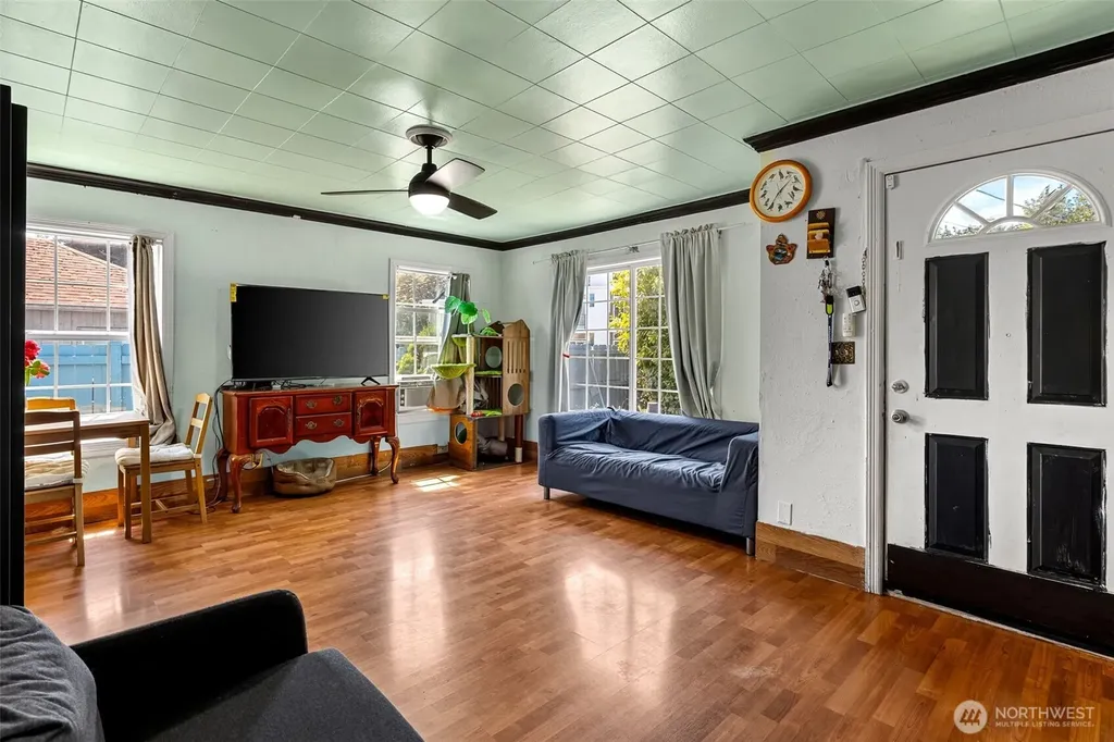 9344 52nd Avenue S Seattle WA 98118