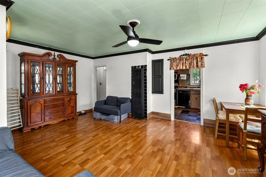 9344 52nd Avenue S Seattle WA 98118