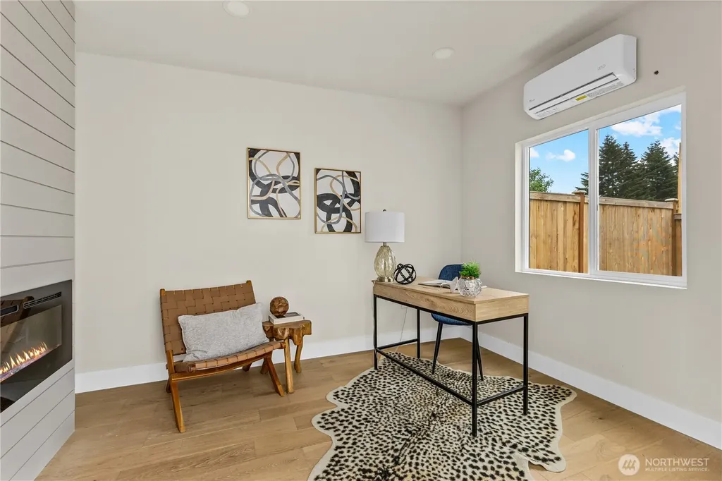 11709 Roosevelt Way NE Seattle WA 98125