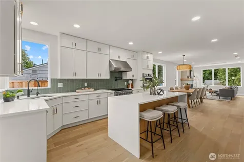 11709 Roosevelt Way NE Seattle WA 98125