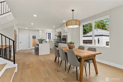11709 Roosevelt Way NE Seattle WA 98125