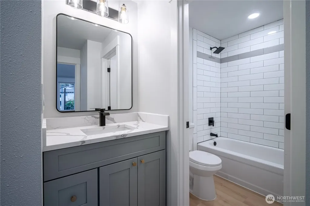 2802 Garden Court Steilacoom WA 98388
