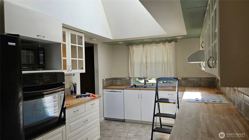 1000 151st Place NE Bellevue WA 98007