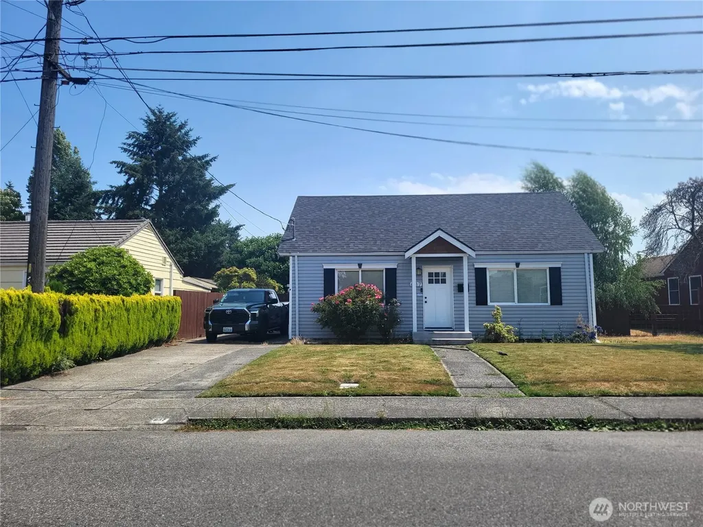637 Macarthur Street Tacoma WA 98465