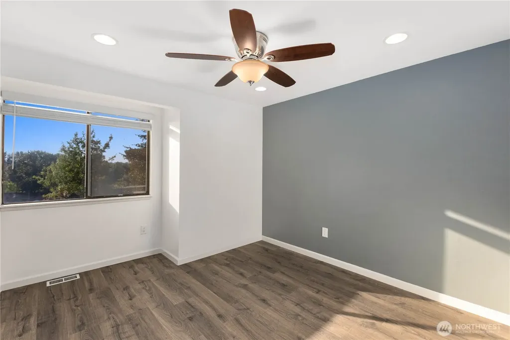 1111 S 27th Place Renton WA 98055