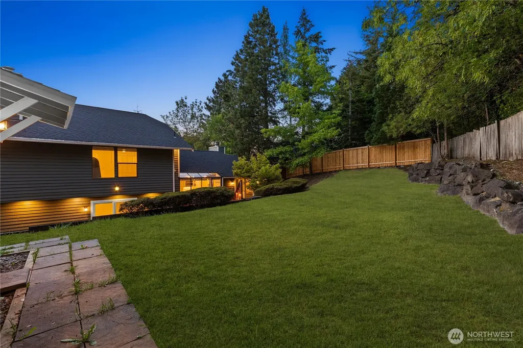 1111 S 27th Place Renton WA 98055