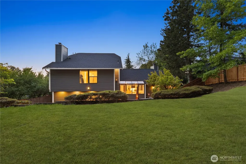 1111 S 27th Place Renton WA 98055