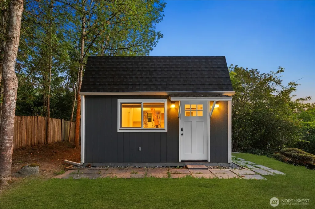 1111 S 27th Place Renton WA 98055