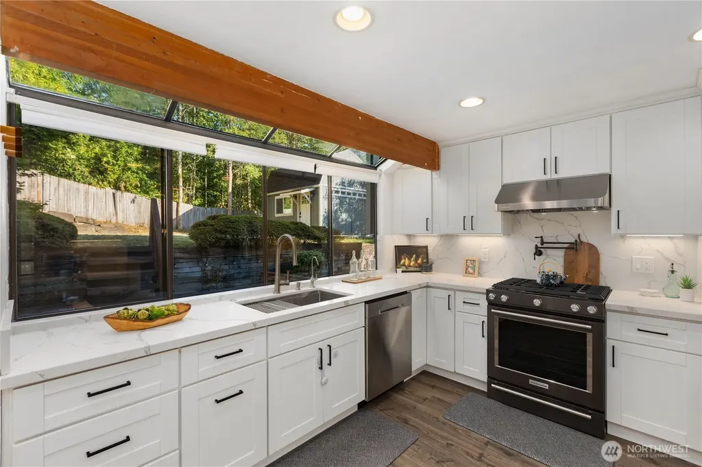 1111 S 27th Place Renton WA 98055