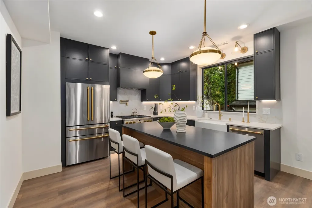 8821 Dibble Avenue NW Seattle WA 98117