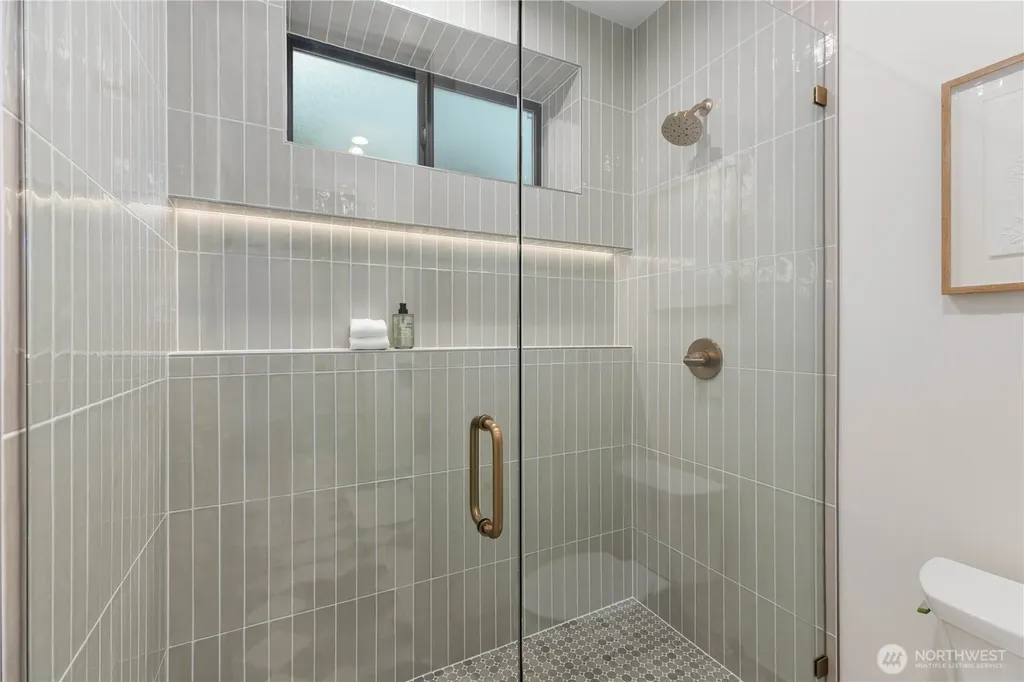 8821 Dibble Avenue NW Seattle WA 98117