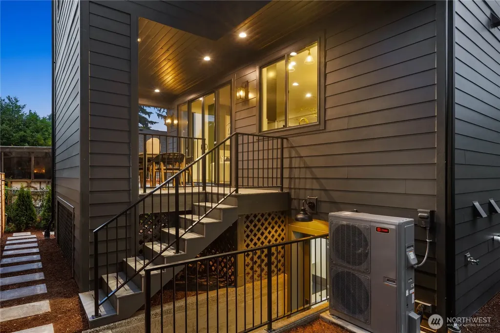 8821 Dibble Avenue NW Seattle WA 98117